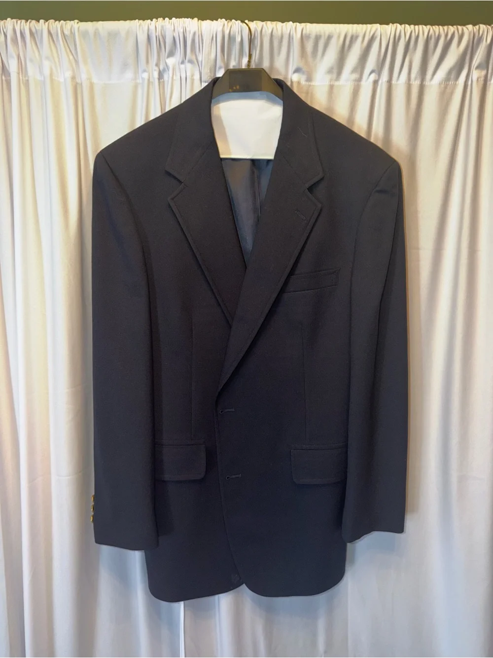 Brooks Brother’s Classic Men's Navy Blazer - Timeless Single-Breasted Jacket